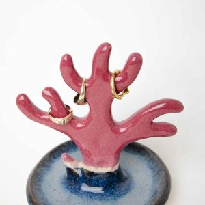 The Coral Ringholder